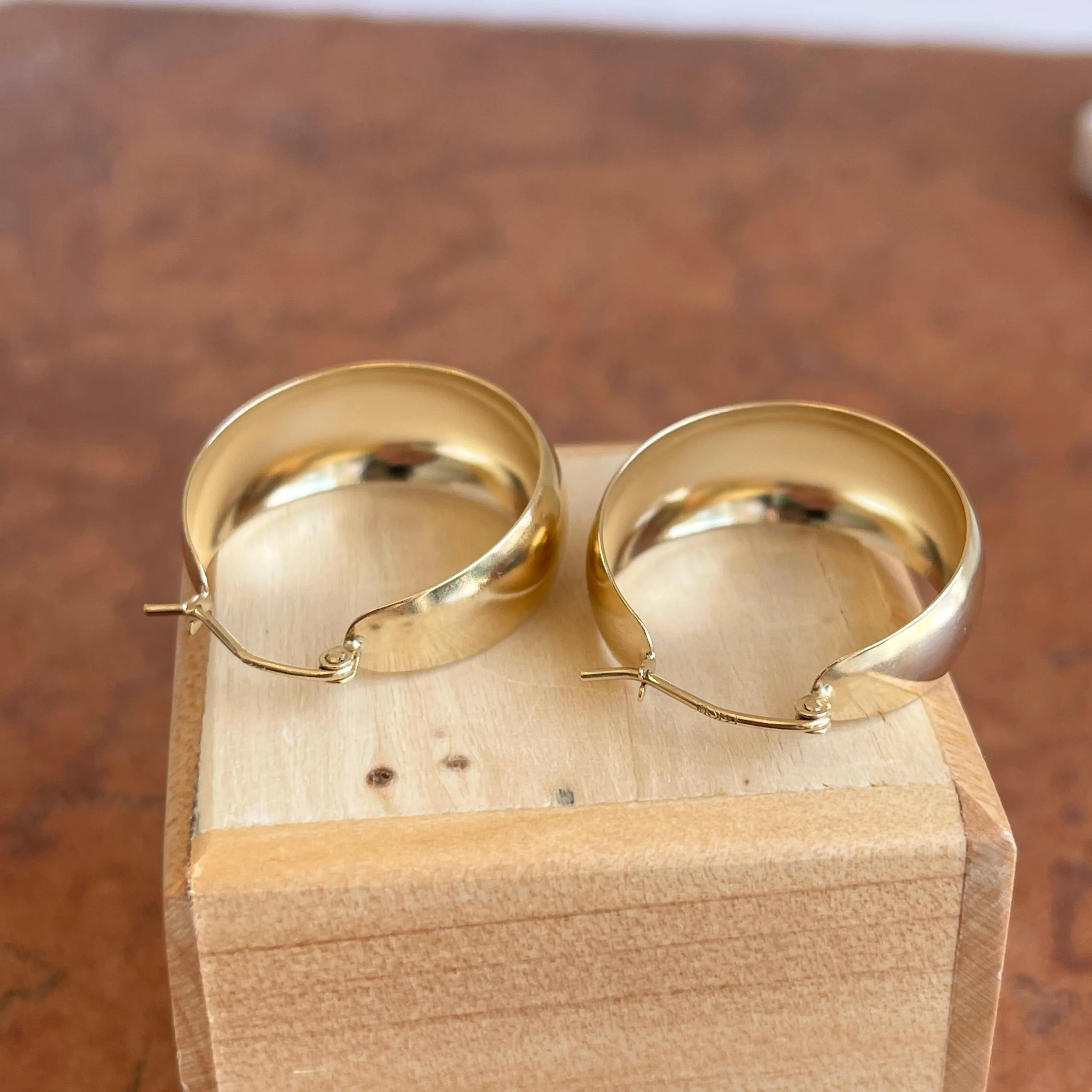 14KT Yellow Gold Chunky Tapered Round Hoop Earrings 27mm