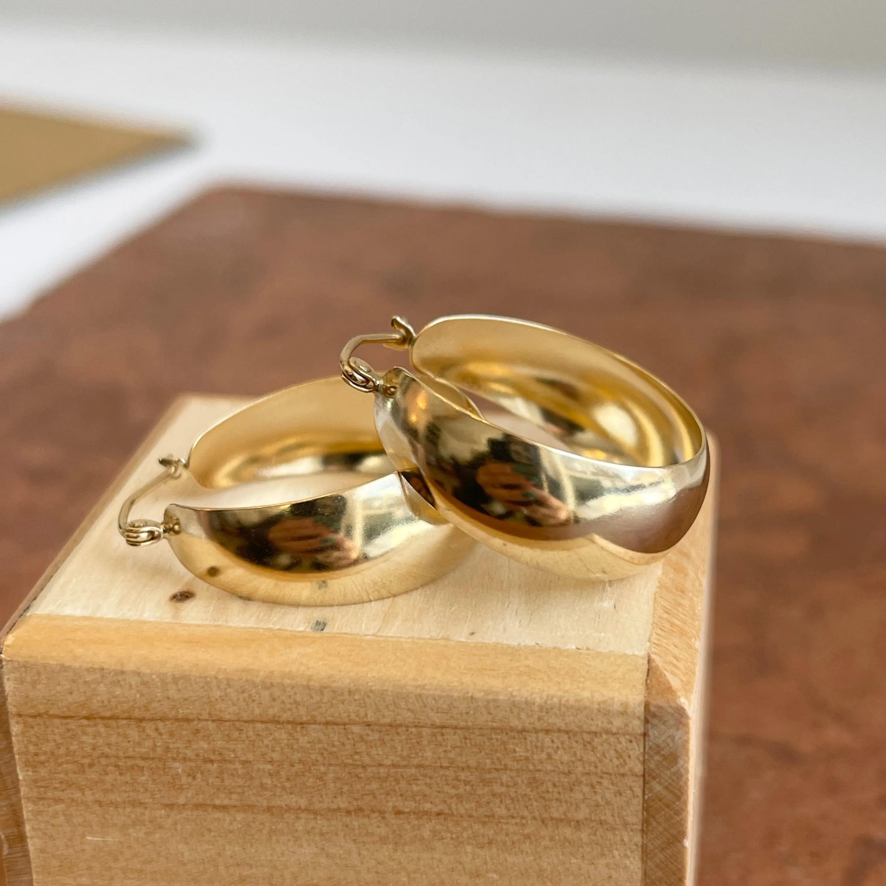 14KT Yellow Gold Chunky Tapered Round Hoop Earrings 27mm