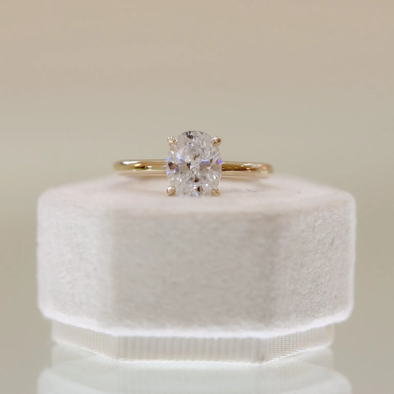 14ky Oval Low Base 4-Prong Solitaire