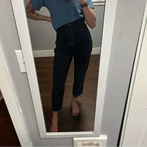 Abercrombie &amp; Fitch Mom Jean Black High Rise Waist Raw Hem