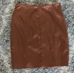 Aritzia Wilfred Bronze Skirt Size 0