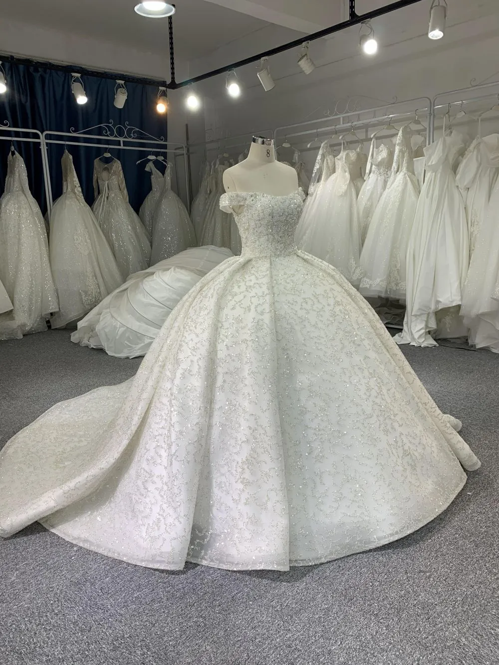 B210# Princess cut wedding dress with open back and sweetheart neckline