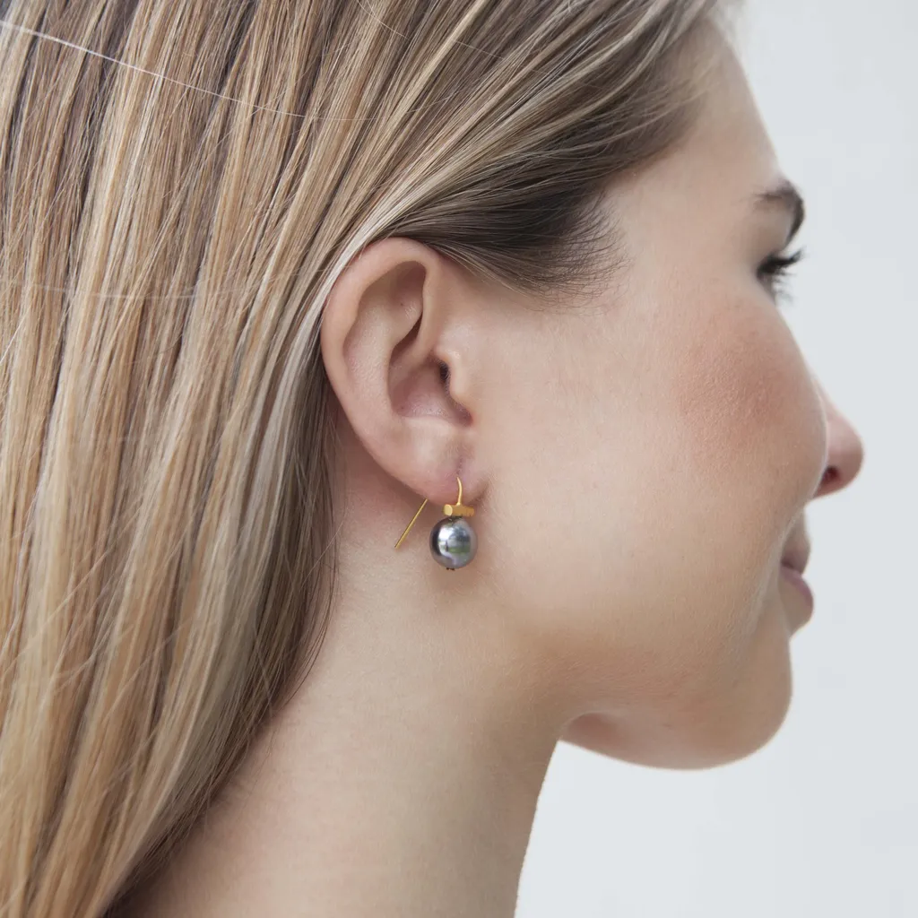 Baby Pebble Pearl Earring