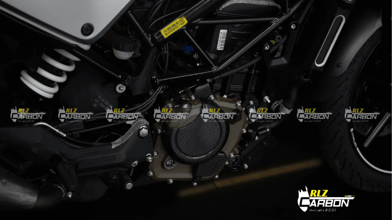 Carbon Fiber Clutch Cover Protector Pro (Right Side Only) Husqvarna Vitpilen 250/Svartpilen 250