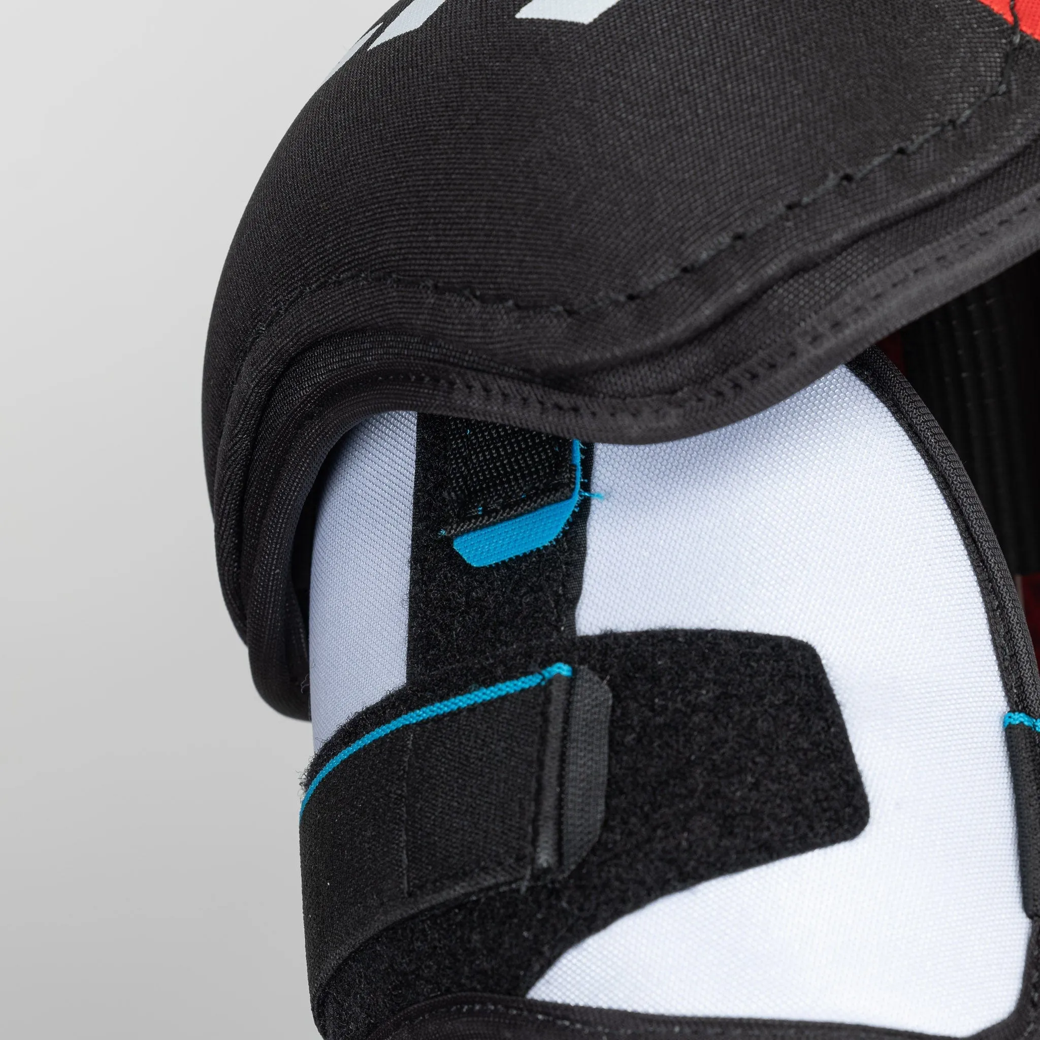 CCM Jetspeed FT680 Junior Hockey Shoulder Pads
