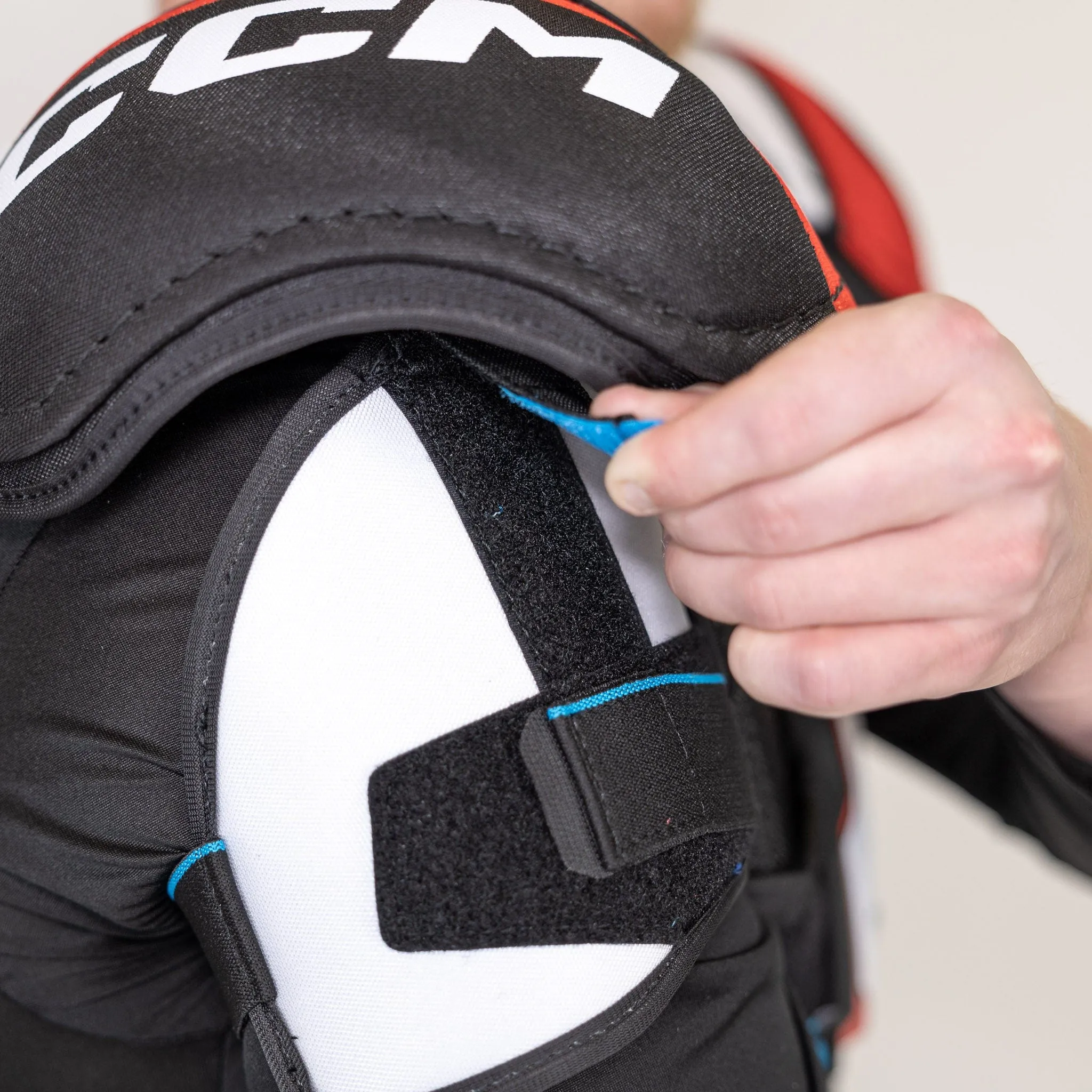 CCM Jetspeed FT680 Junior Hockey Shoulder Pads