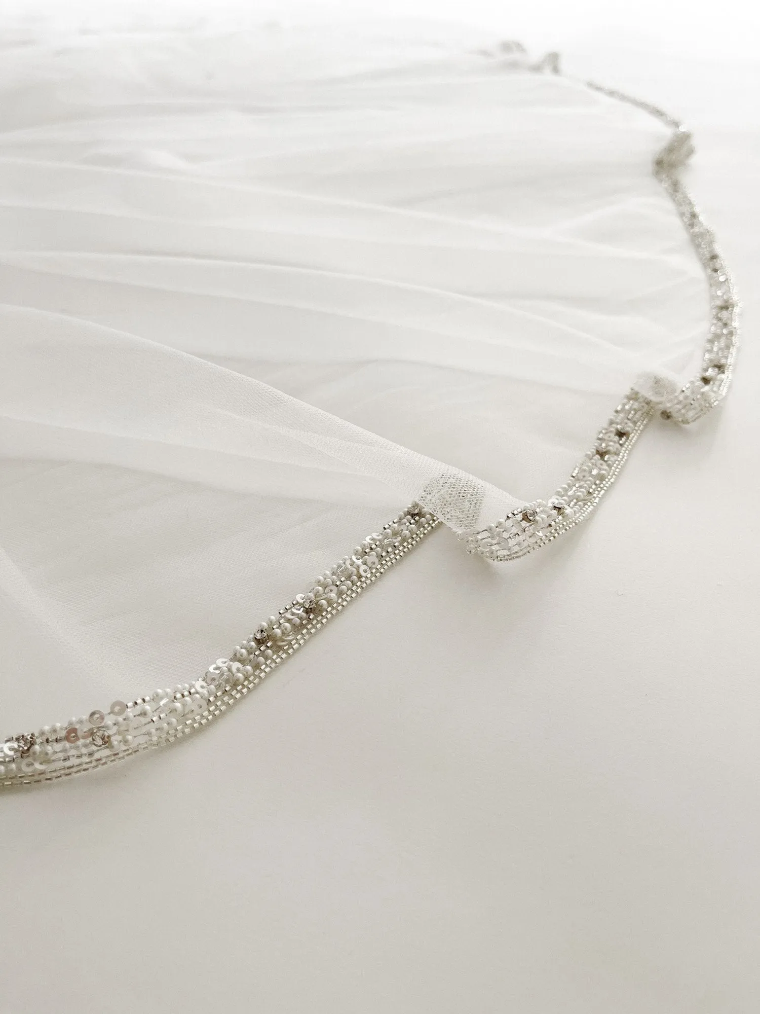 Clara Edge Veil