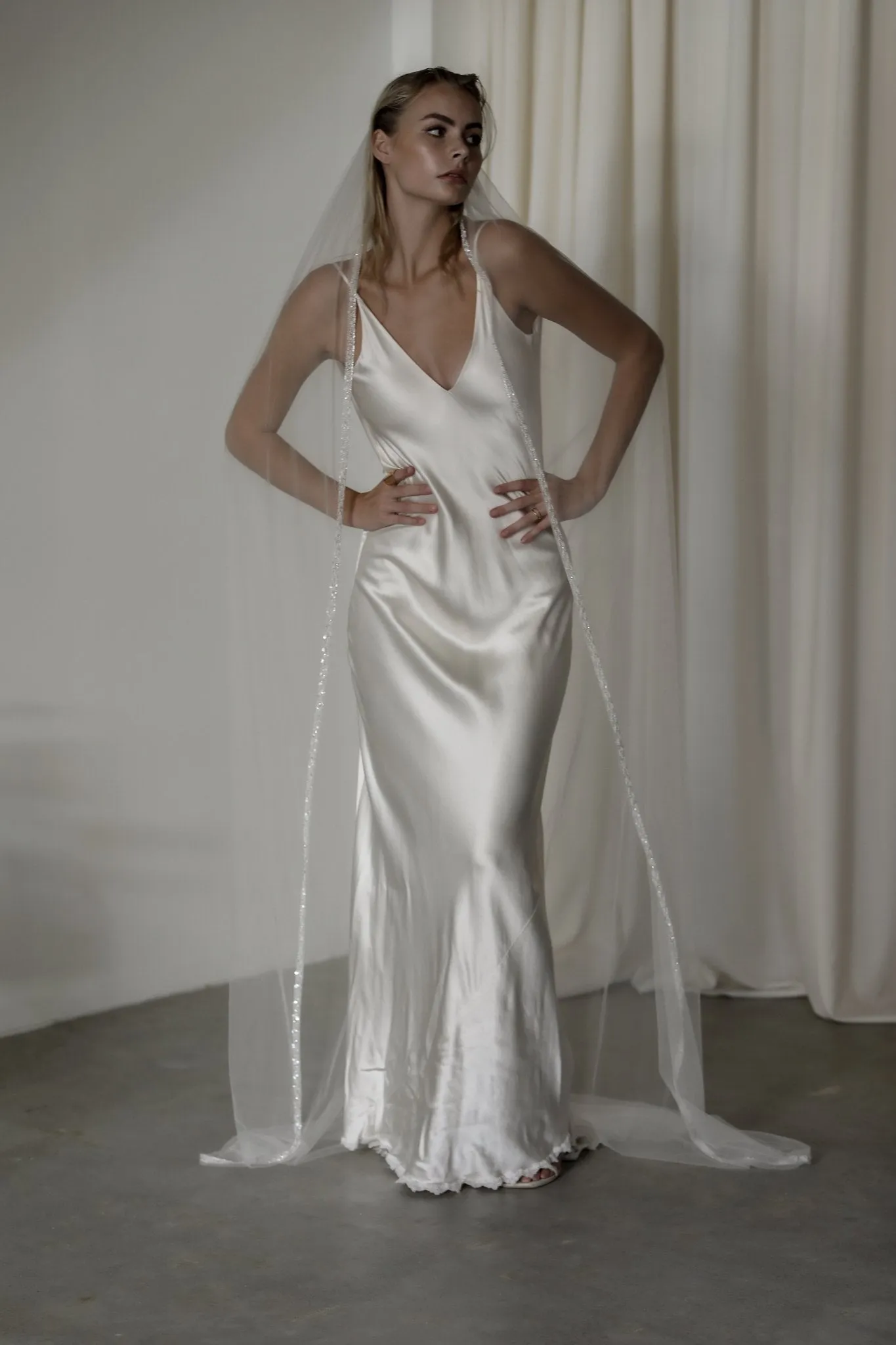 Clara Edge Veil