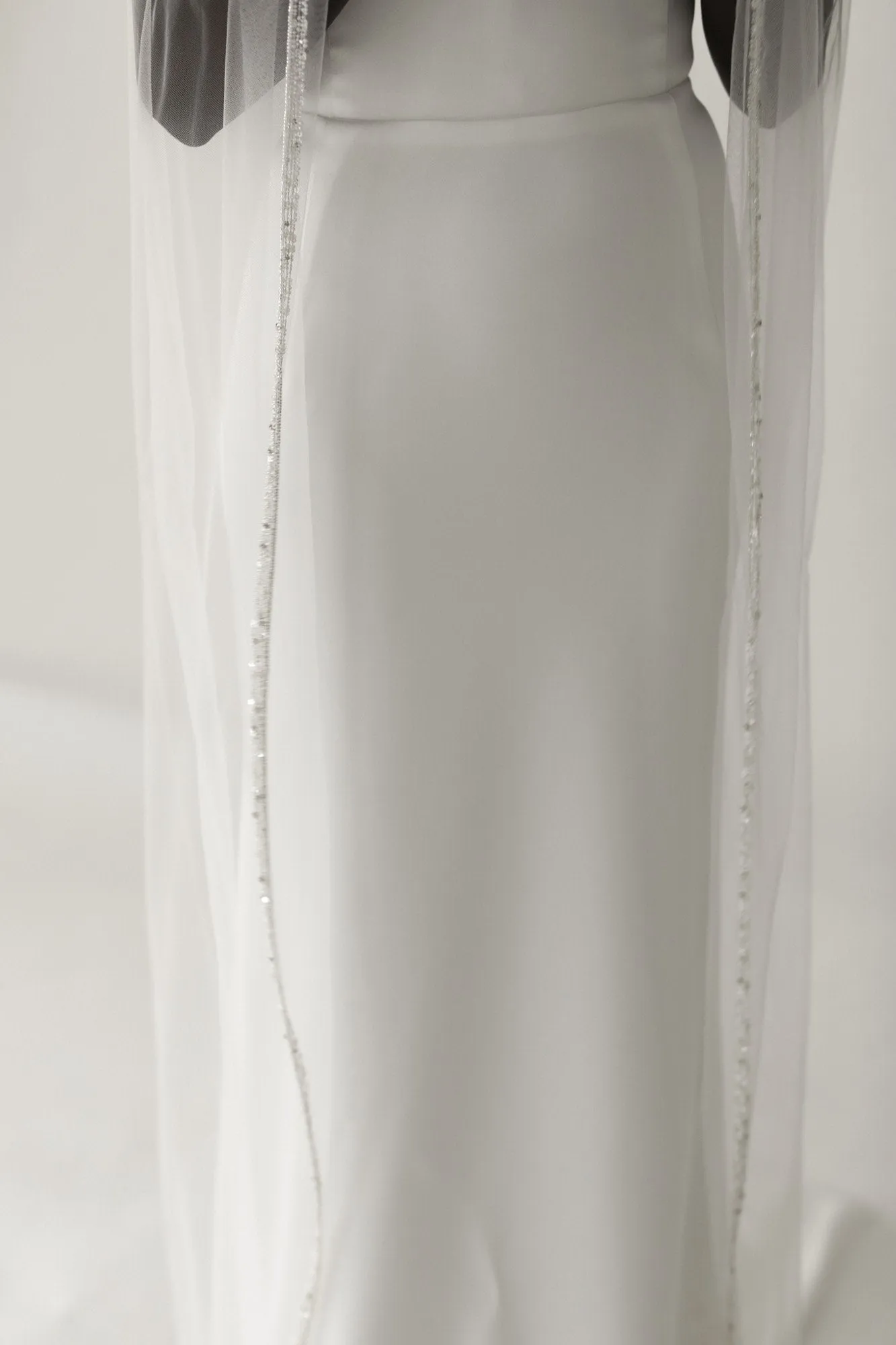 Clara Edge Veil