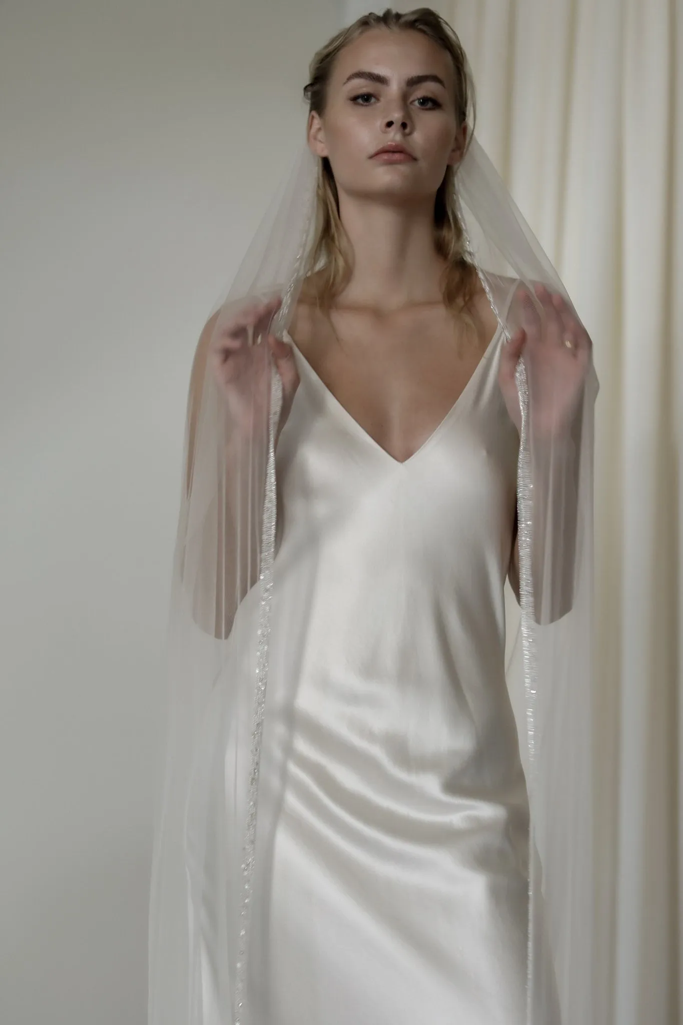 Clara Edge Veil