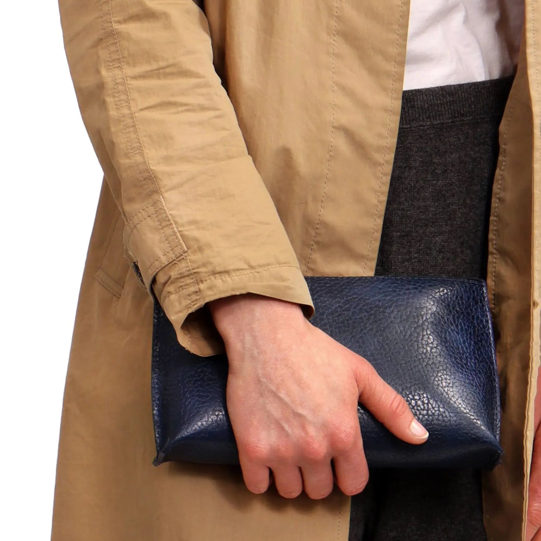 ESSENTIAL POUCH BASALT RUMPLED SHEEPSKIN