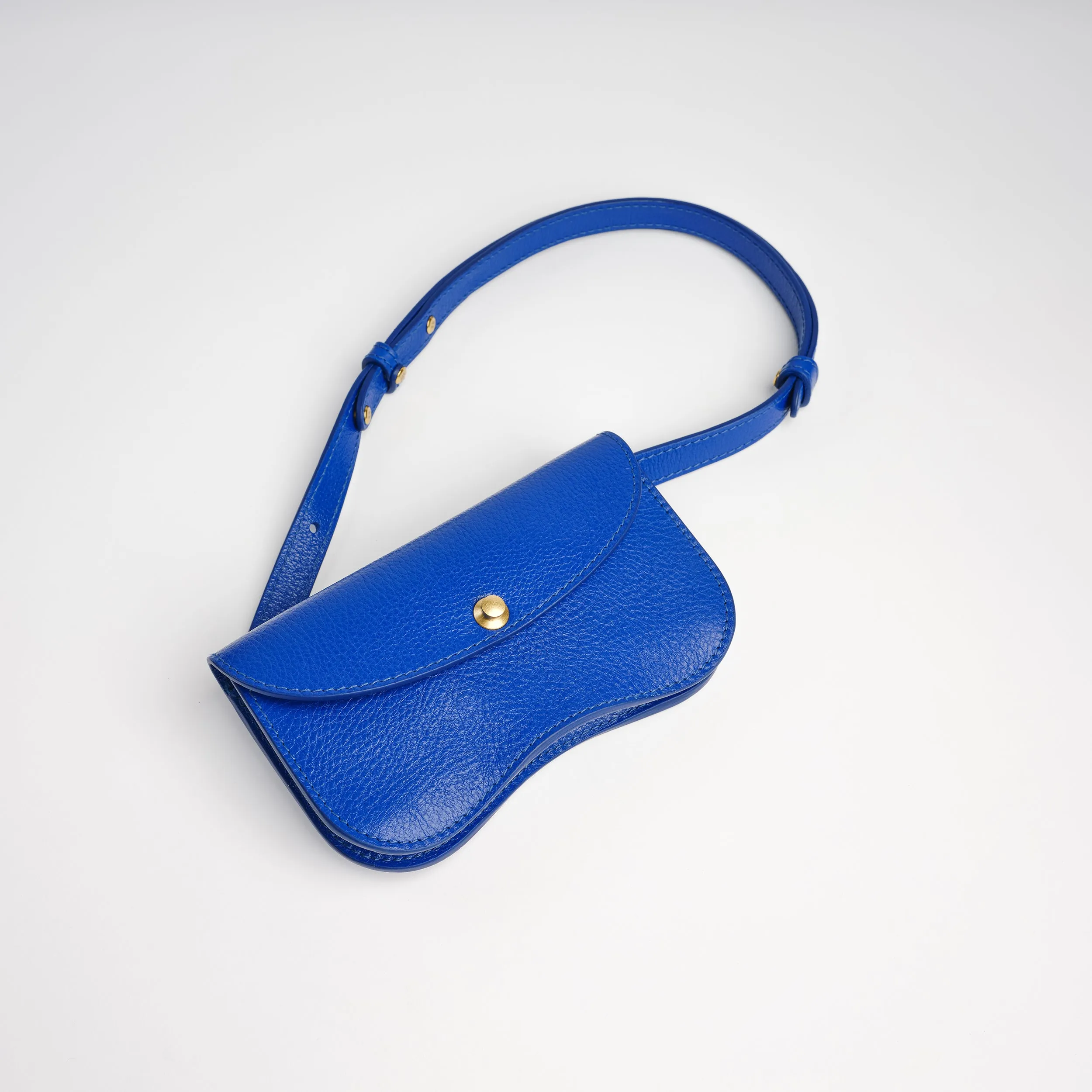 Faba in Ultramarine