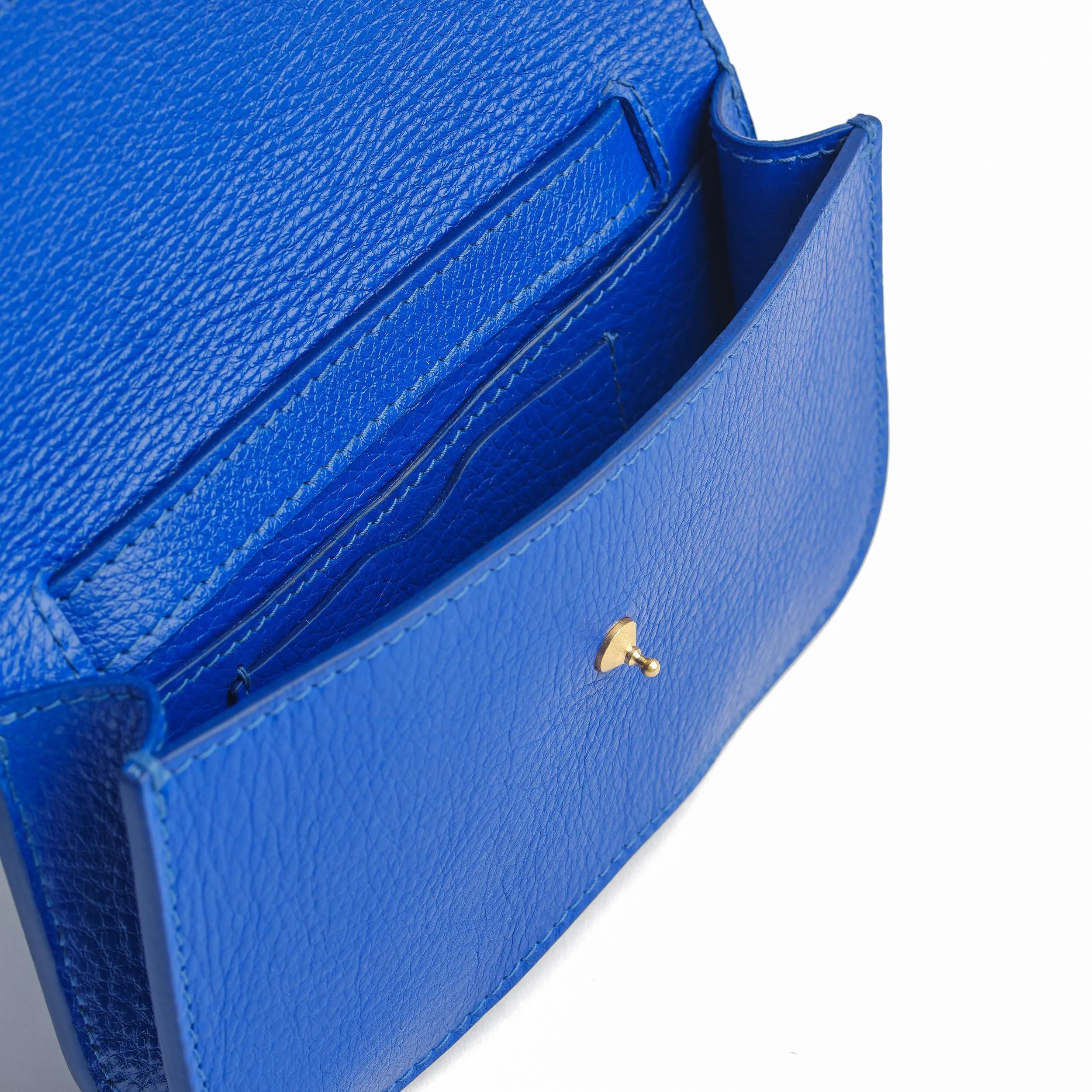 Faba in Ultramarine