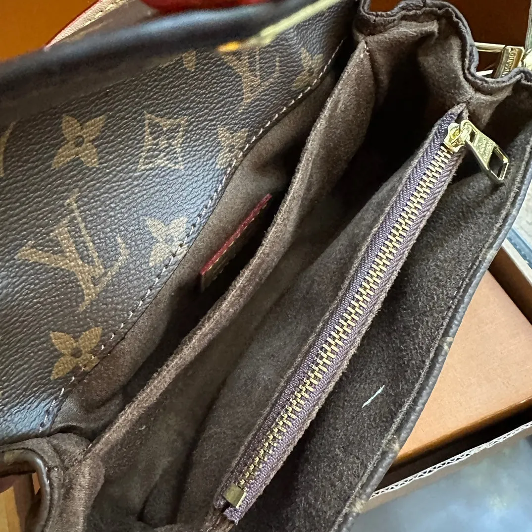 Fashionable four-leaf clover letter lock crossbody bag
