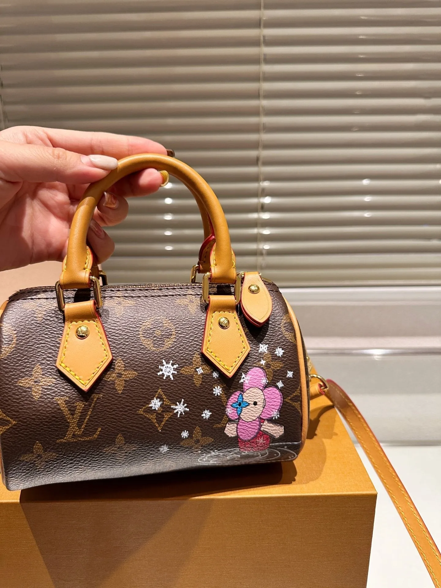 Fashionable four-leaf clover star flower pattern crossbody bag