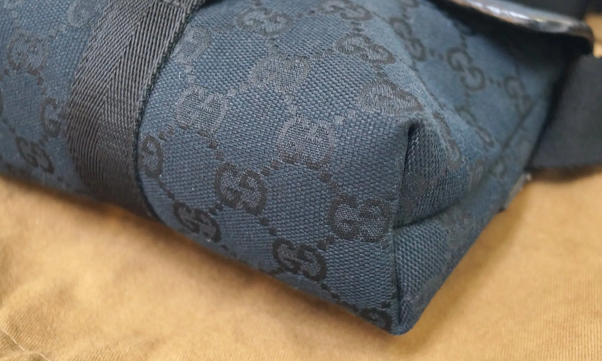 GUCCI GG Monogram Black Waist Bag 131236