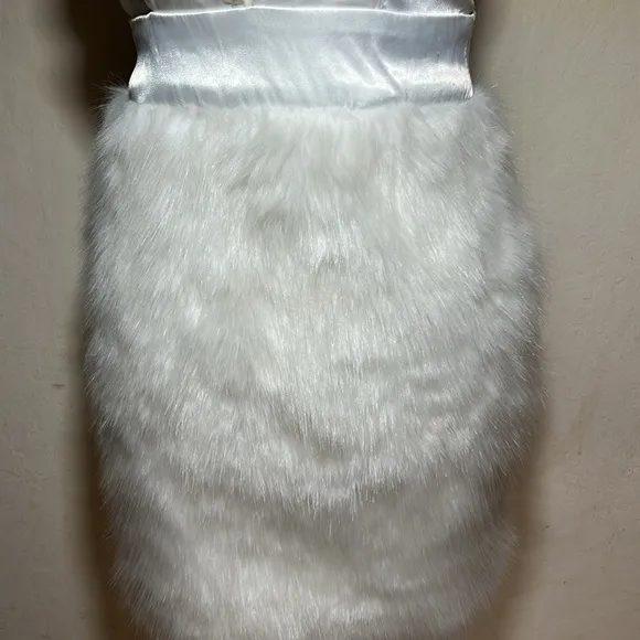 Hera Collection White Halter Dress with Faux Fur Bottom Size Small