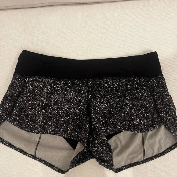 Lululemon Run Times Short (Size 6)