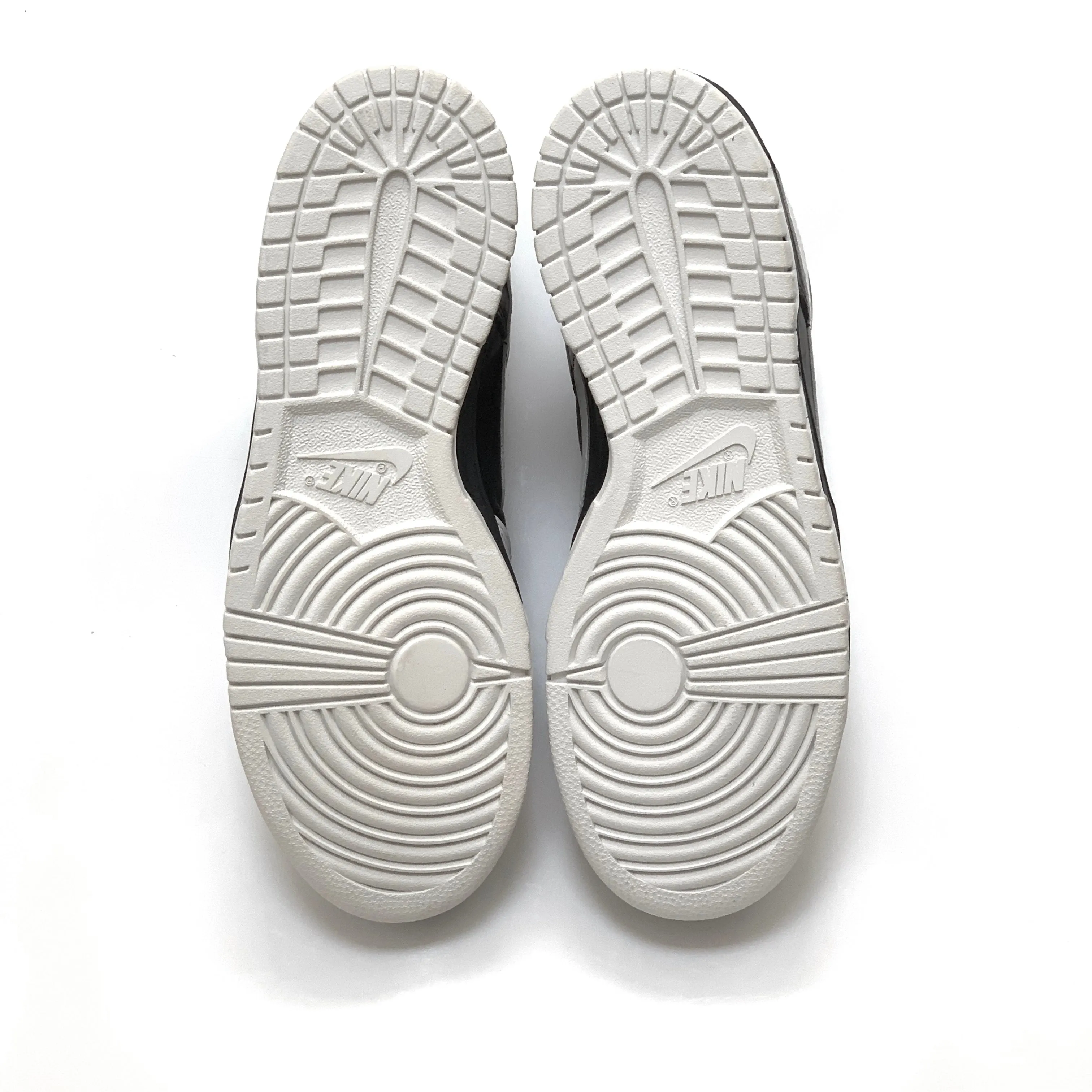 NIKE DUNK LOW COURIR BARCODE