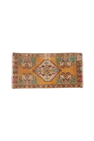 No. 1515 Mini Turkish Vintage Rug - 1'5" x 2'10.5"