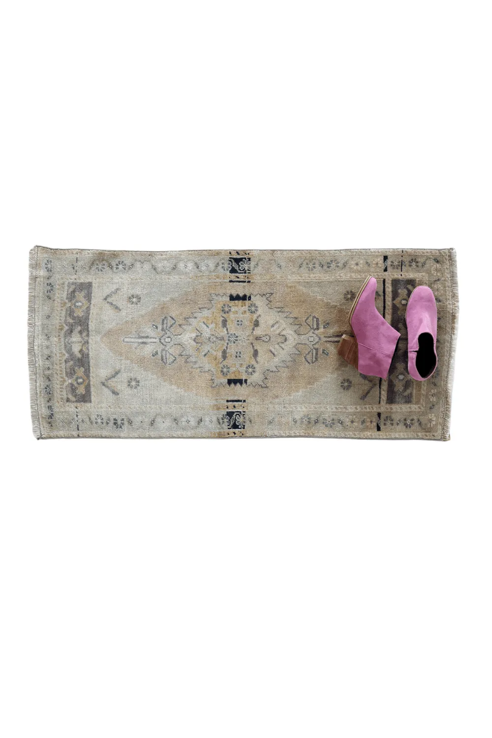 No. 1657 Mini Turkish Vintage Rug- 1'9" x 3'9"
