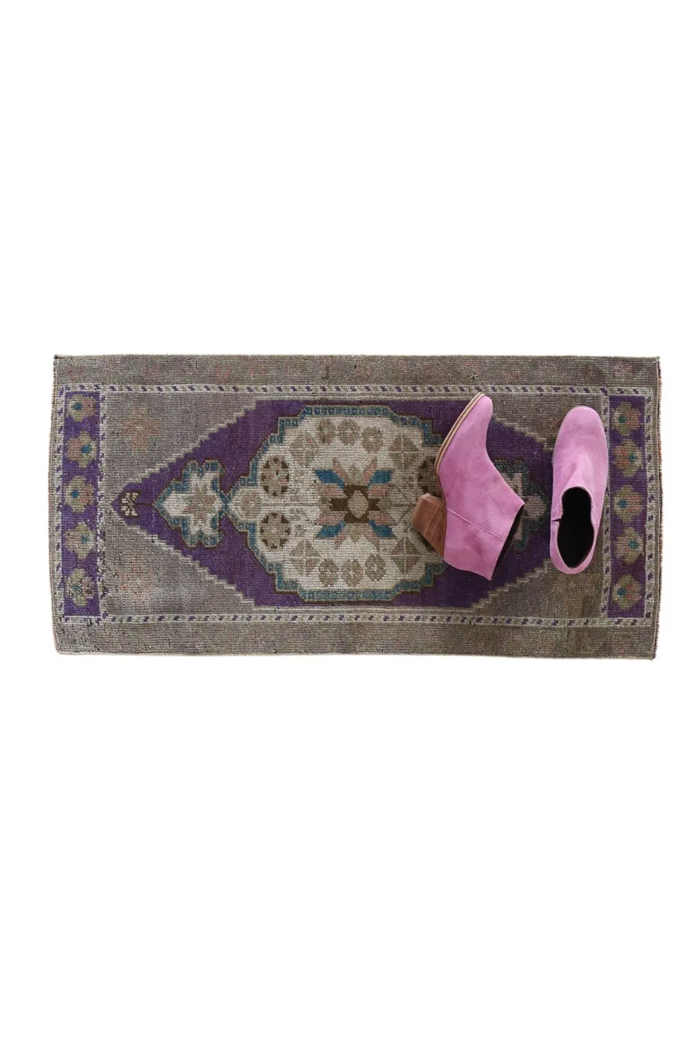 No. 1705 Mini Turkish Vintage Rug- 1'6.5" x 3'1"