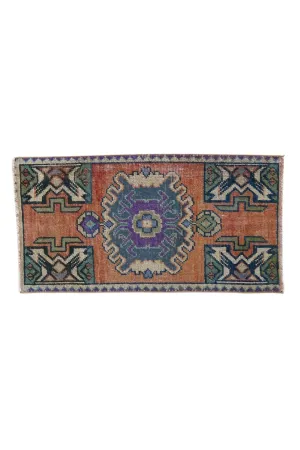 No. 1719 Mini Turkish Vintage Rug- 1'7" x 2'11.5"