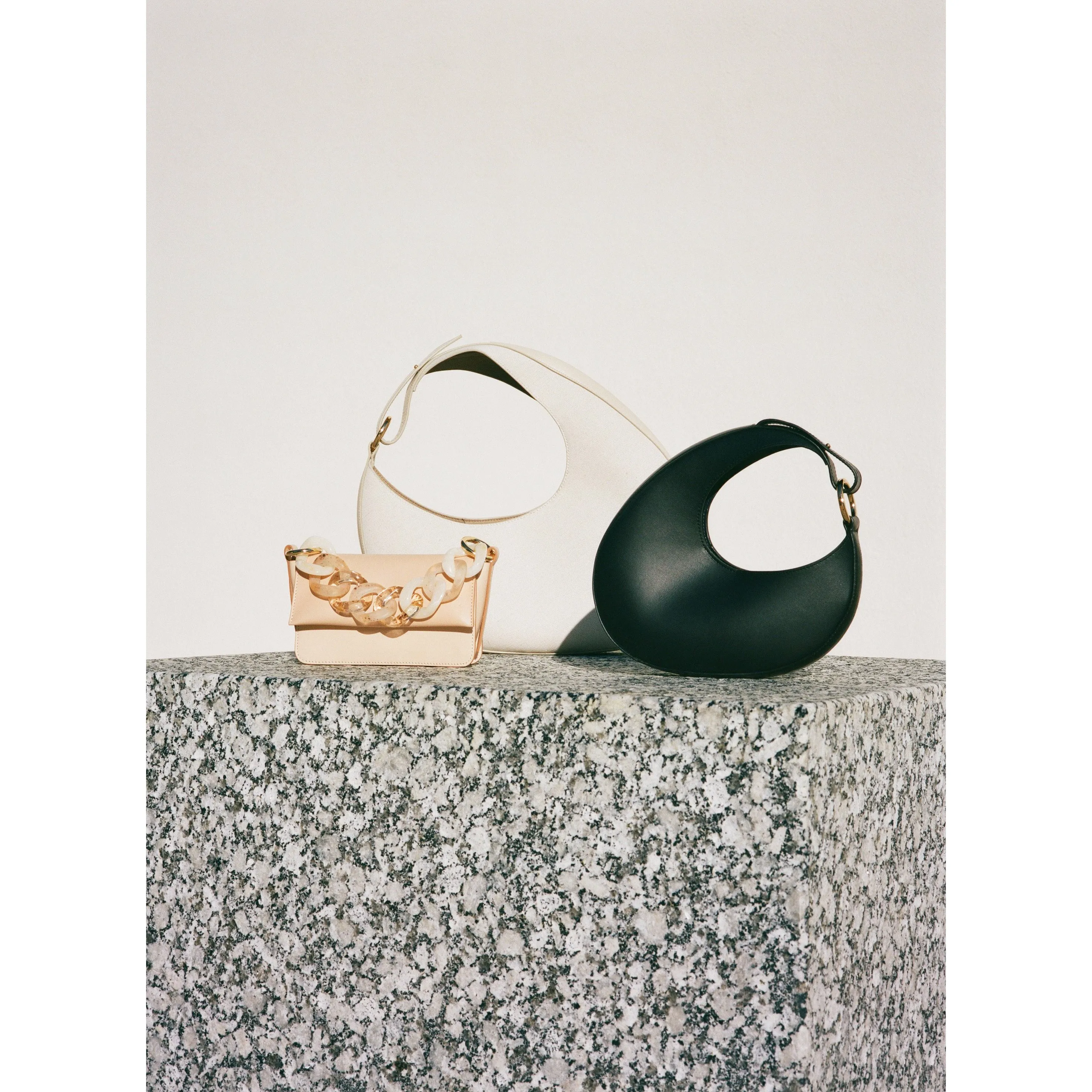 Ostra Micro Black / Gold Ring