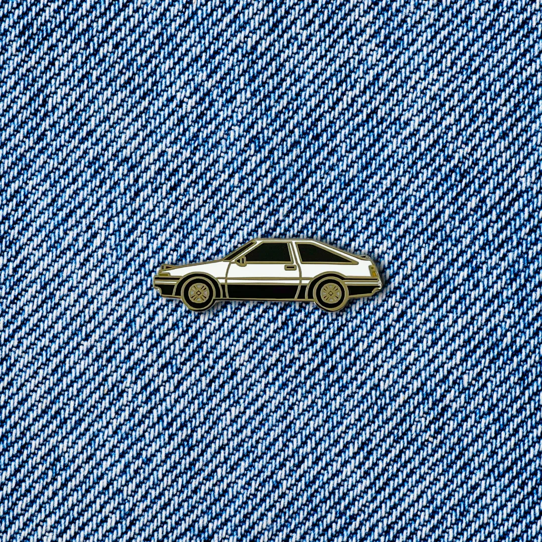 "Initial D Toyota AE86" Lapel Pin