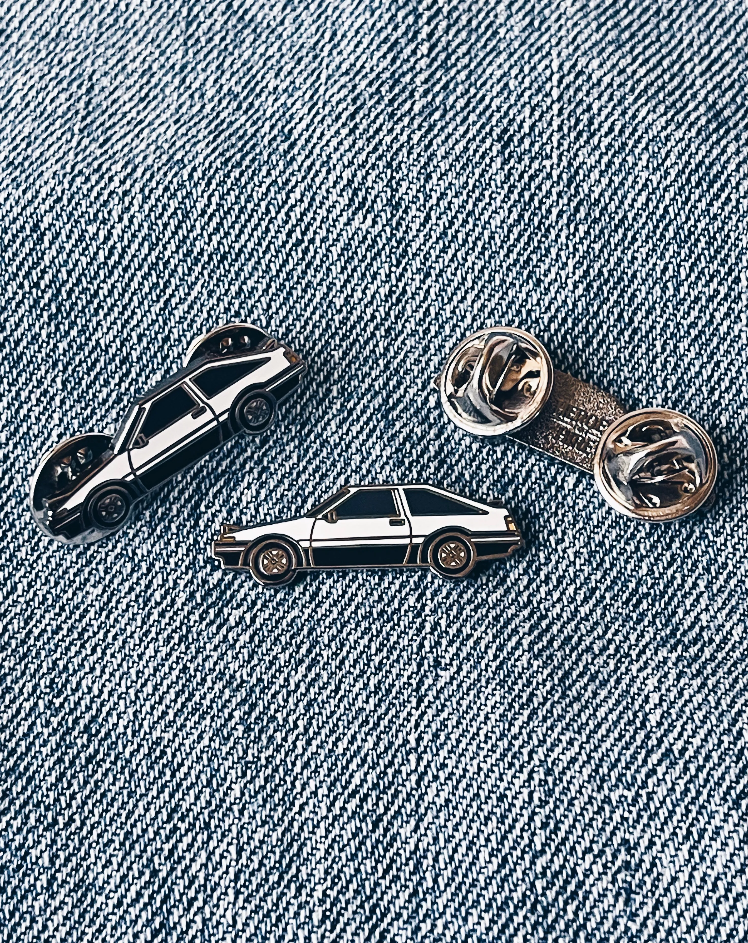 "Initial D Toyota AE86" Lapel Pin