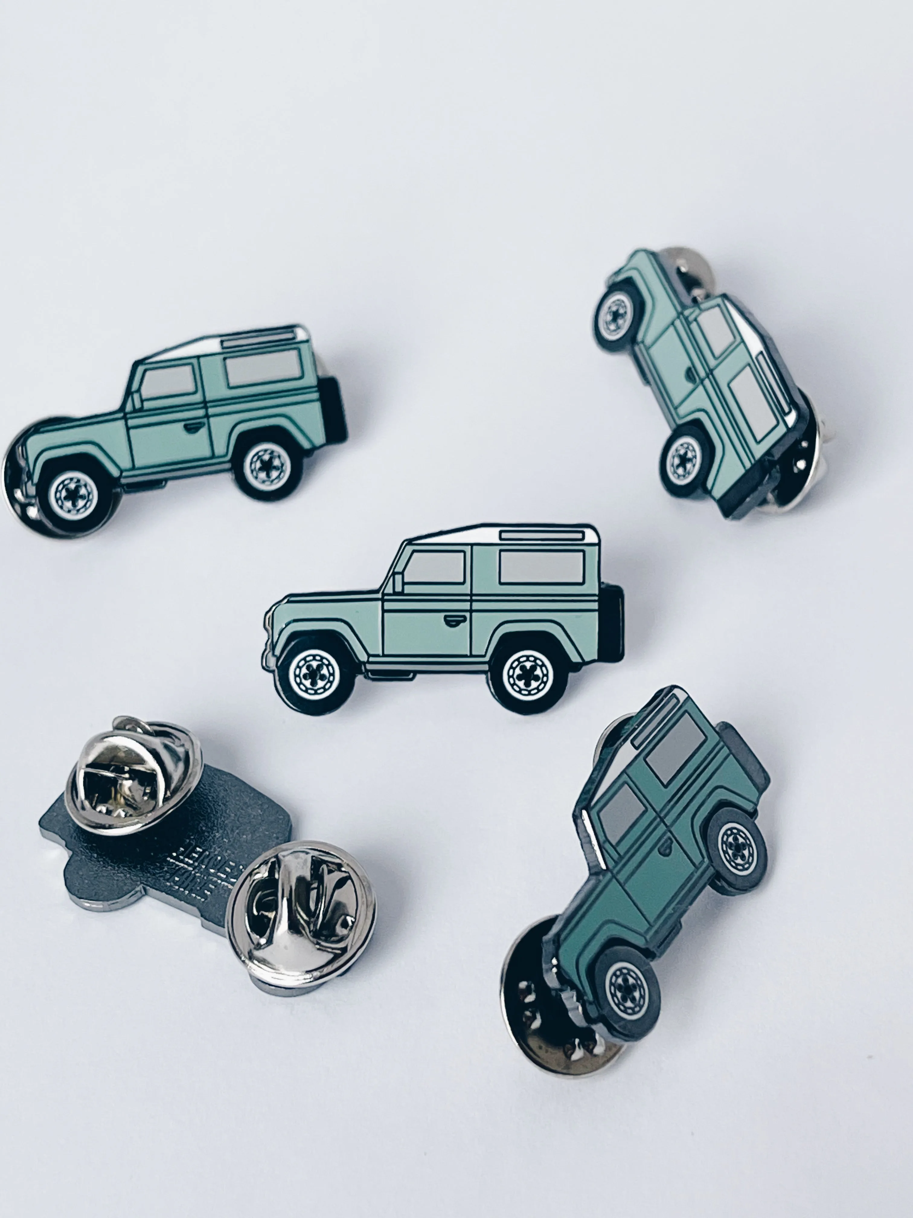 "Land Rover Defender 90" Lapel Pin