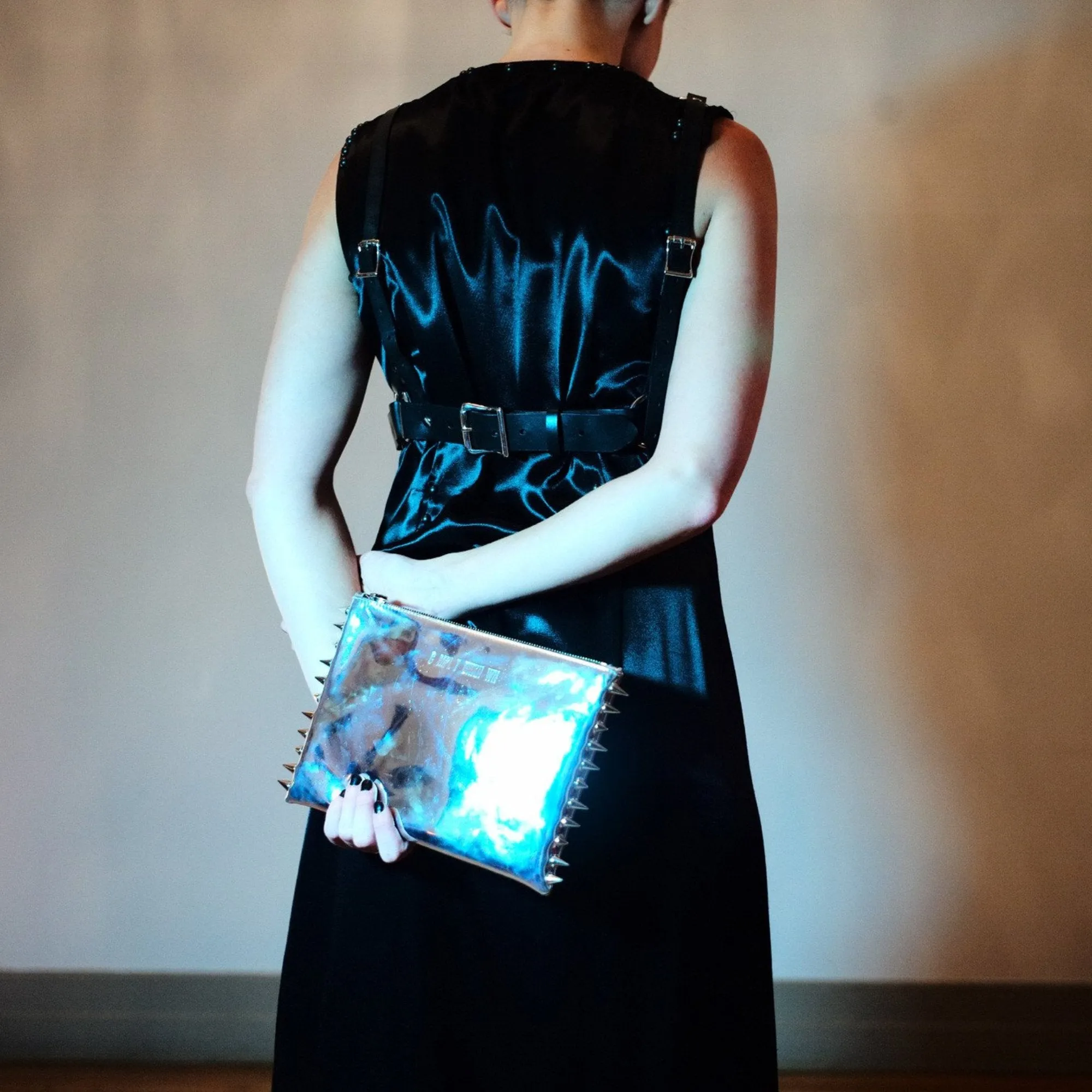 SILVER METAL CLUTCH BAG