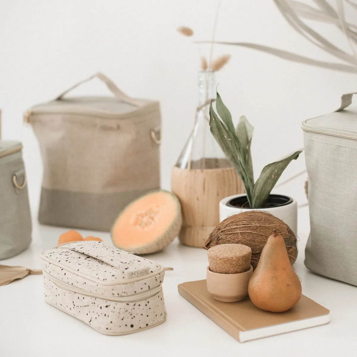 SoYoung Petite Beauty Poche in Linen Splatter