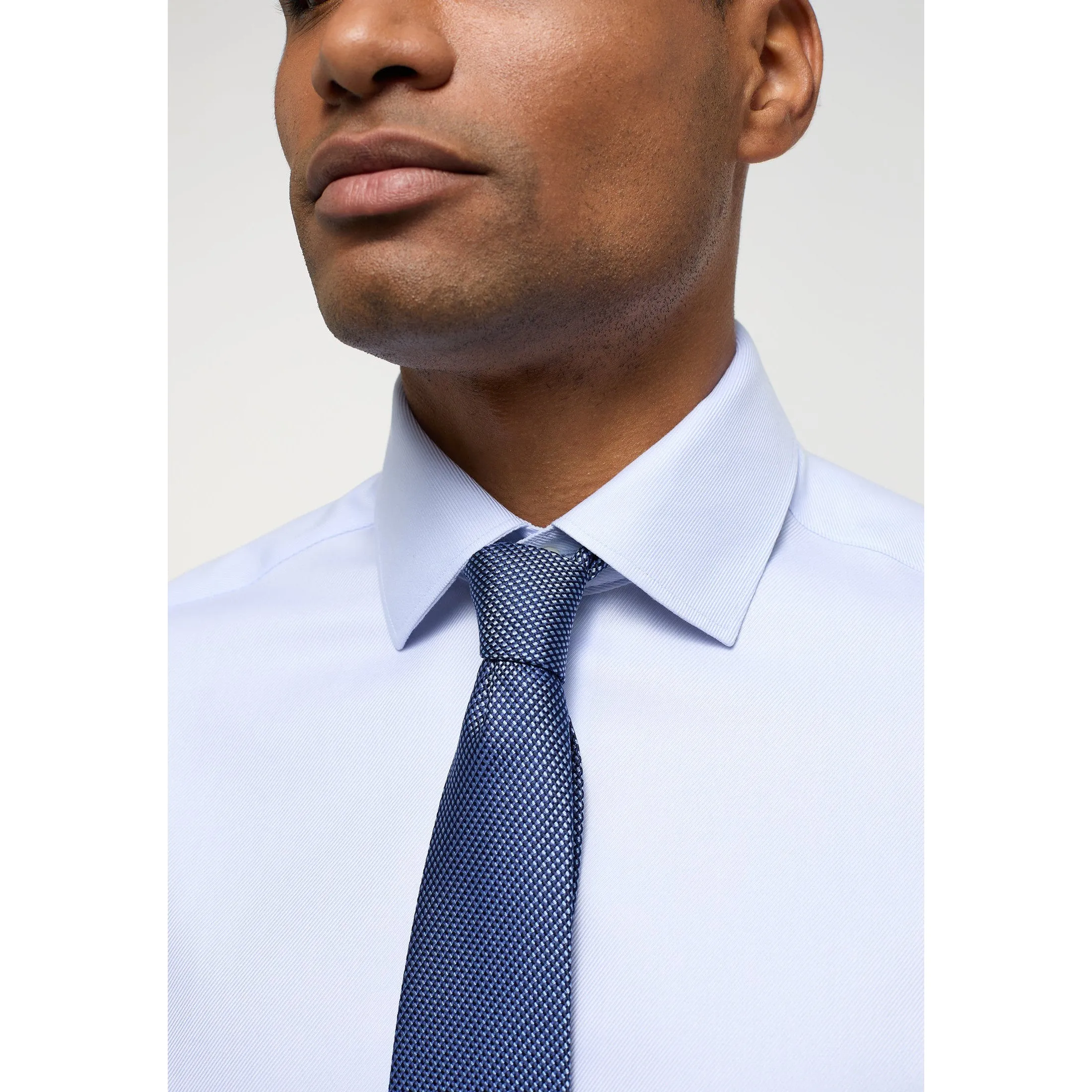 STRUCTURED TWILL MODERN FIT CUTAWAY COLLAR