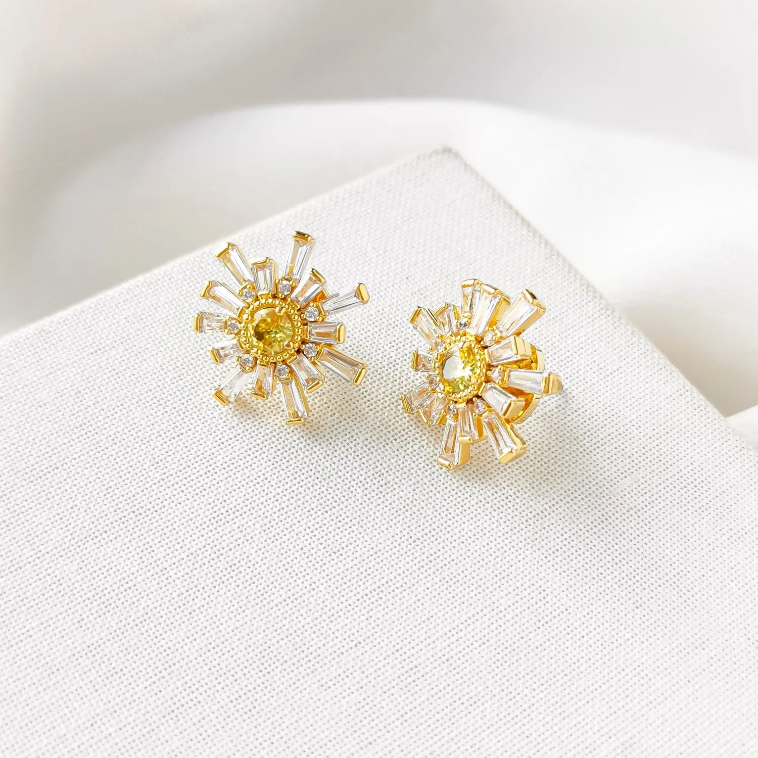 Sunny Clear Gold Clear Stud Earrings