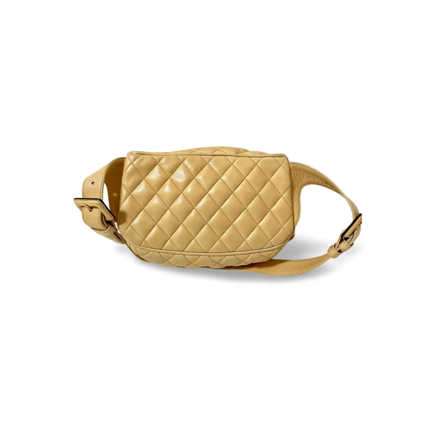 Vintage CHANEL beige lamb leather waist bag, fanny pack with double buckle belt and a golden dangling CC charm. Size 28"- 33". 051205ac1