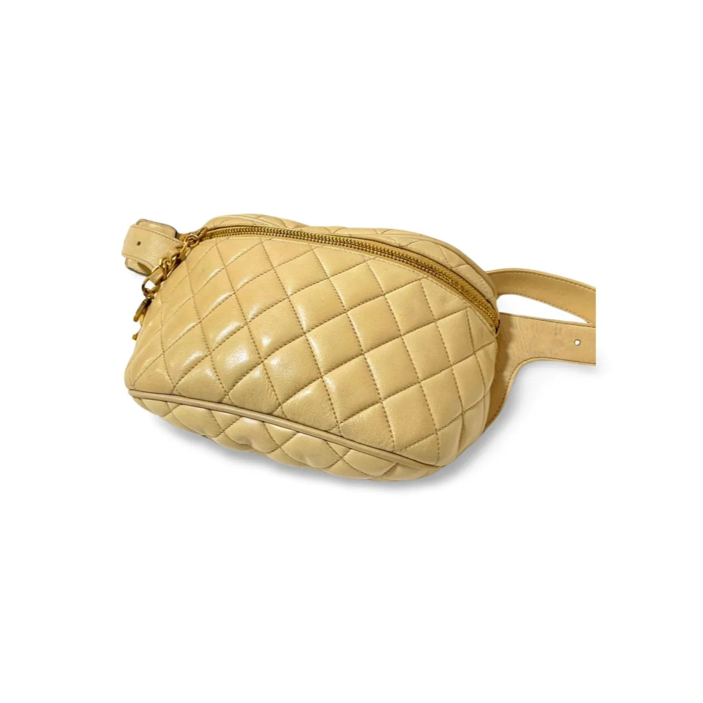 Vintage CHANEL beige lamb leather waist bag, fanny pack with double buckle belt and a golden dangling CC charm. Size 28"- 33". 051205ac1