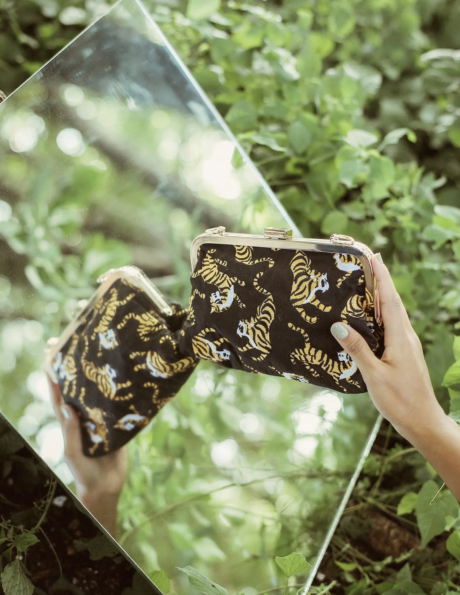 Women Sumatran Tiger Clutch, Black